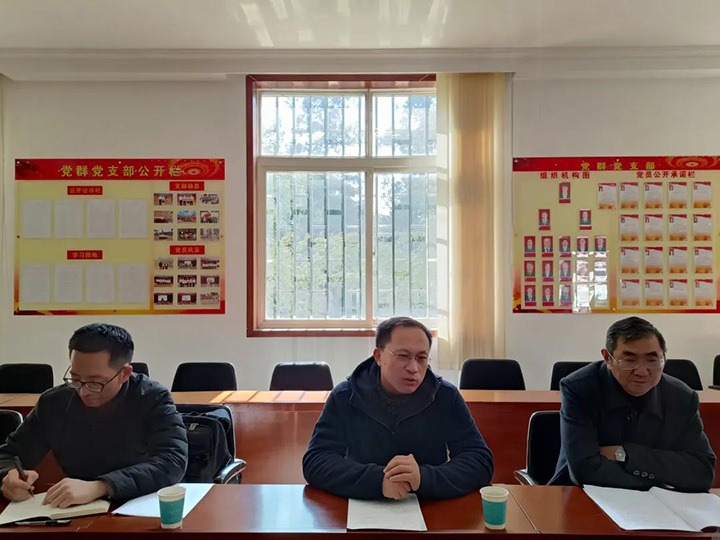 云煤（Ag亚洲集团）集团党委委员、副总司理张清到可保煤矿公司开展春节送温暖慰问活动