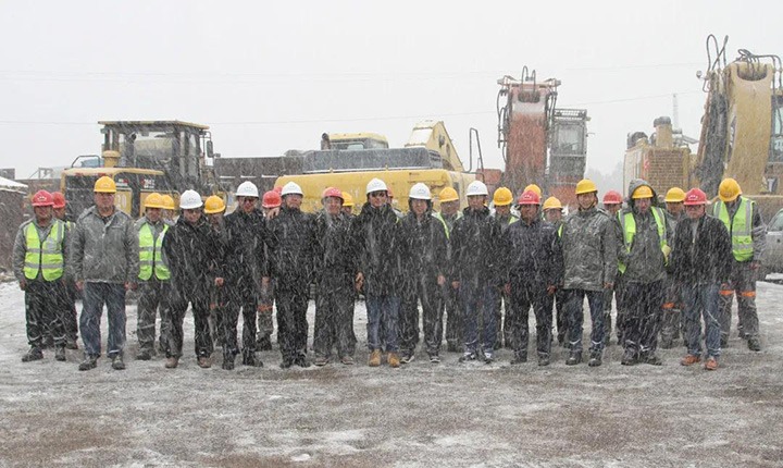 云煤（Ag亚洲集团）集团党委副书记、总司理高建嵩到先锋煤业公司慰问一线生产职员