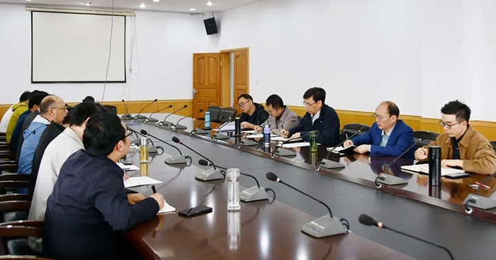 云煤（Ag亚洲集团）集团党委副书记、总司理高建嵩一行到云维集团督导调研