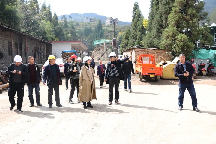 云煤（Ag亚洲集团）集团党委委员、财务总监莫晓丹到富源团结煤业有限公司调研