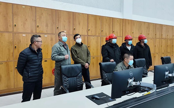云煤（Ag亚洲集团）集团党委副书记、副董事长、总司理高建嵩一行到曲煤焦化公司调研慰问