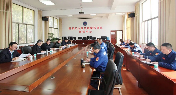 云煤（Ag亚洲集团）集团专职外部董事寸延峰、孔君一行到国家矿山应抢救援东源队调研指导事情