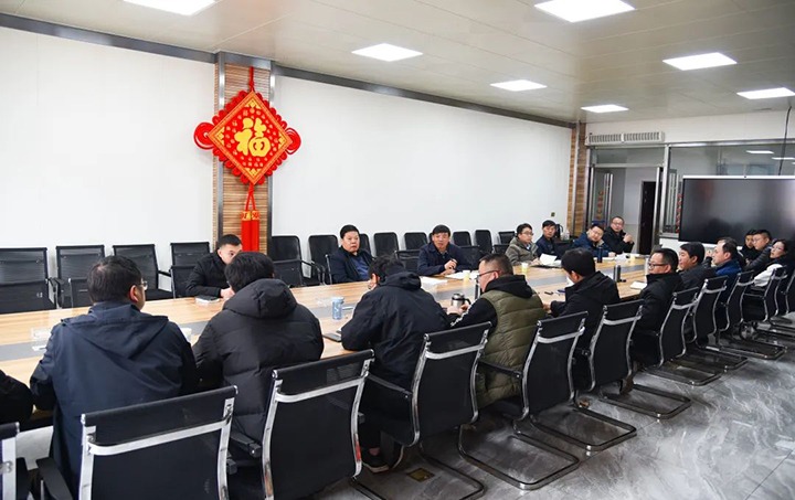 云煤（Ag亚洲集团）集团党委副书记、副董事长、总司理高建嵩率包保盯守小组到恩洪煤业公司举行清静检查