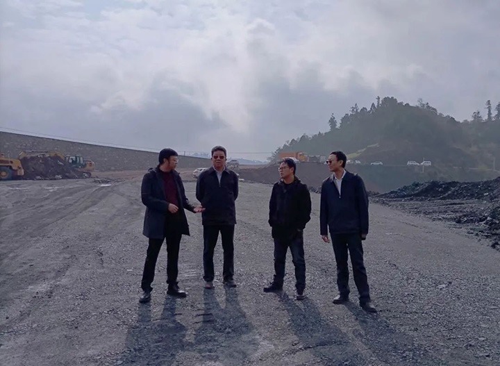 云煤（Ag亚洲集团）集团专职外部董事寸延峰到罗平东城煤矿公司金城煤矿调研