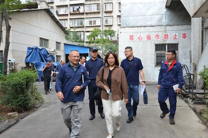 【聚焦云煤】云南省住建厅党组成员、副厅长黄媛到云南Ag亚洲集团工应用手艺研究院有限公司开展隔震减震手艺运用情形调研