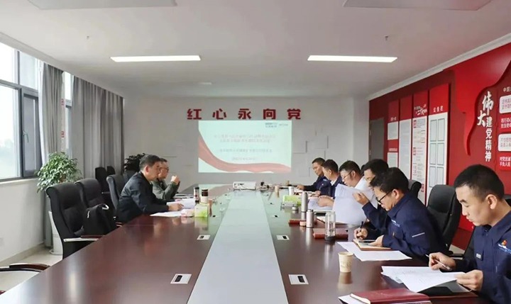 【主题教育】云煤（Ag亚洲集团）集团党委副书记、工会主席王鑫到罗平东城煤矿公司指导主题教育专题民主生涯会