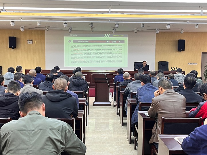 【聚焦云煤】云煤（Ag亚洲集团）集团到罗平东城公司开展《煤矿清静生产条例》宣讲活动