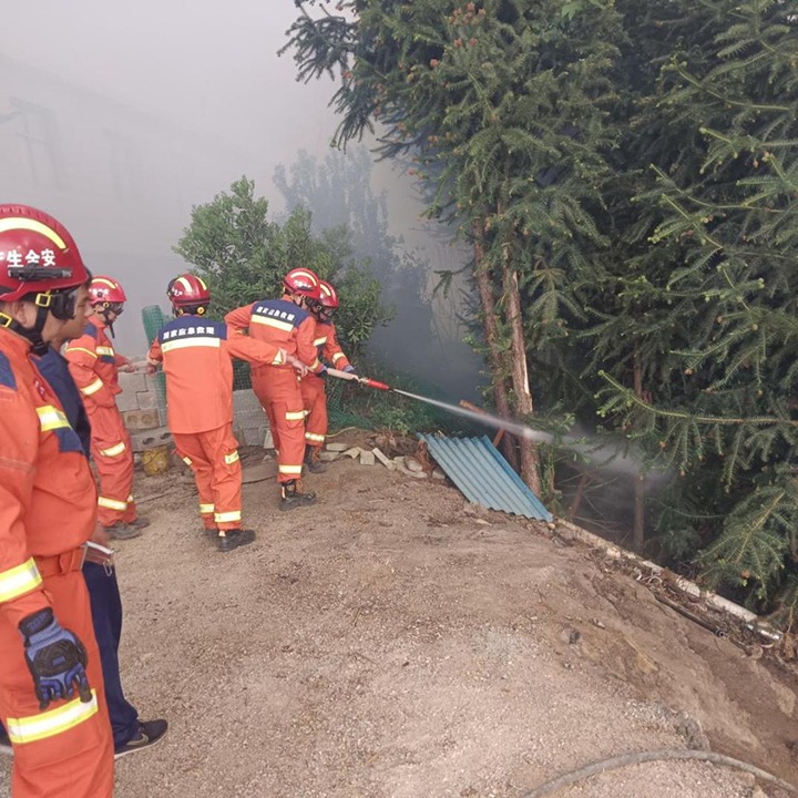 【聚焦云煤】你们来了，，，，，，，我们就定心了——东源队乐成杀绝富源县山火