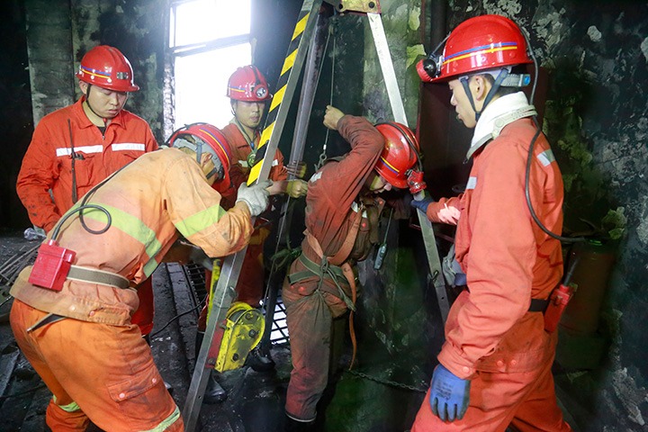 观音山煤矿驻矿中队团结一心，，，，，，圆满完成储煤厂1号制品仓整理使命