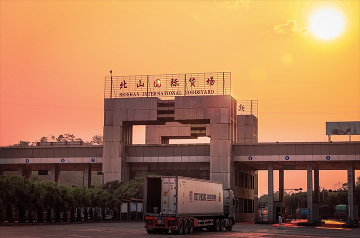 立异通关模式 提升通关时效，，，，，，，，口岸经济一连发力