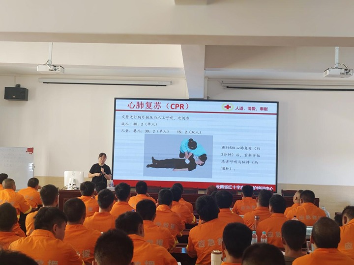 抢救培训“实时雨”，，，，，，，，云南省红十字会泽润矿山救援新苗