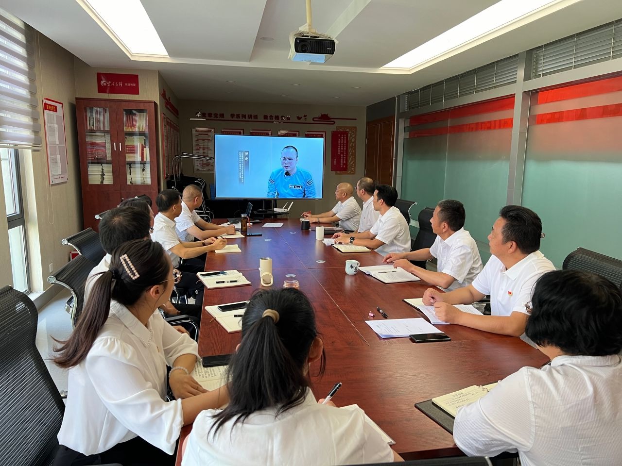 Ag亚洲集团地产党支部组织开展“以案为鉴 明纪守廉”警示教育活动