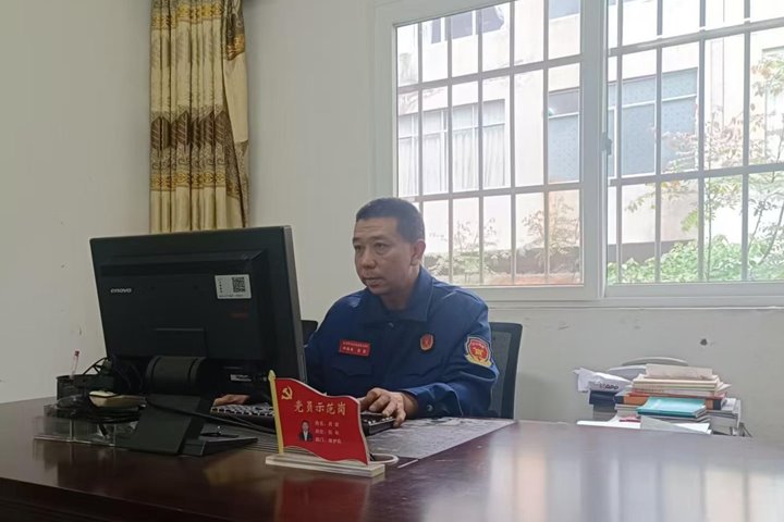 天下夸奖 他榜上著名！