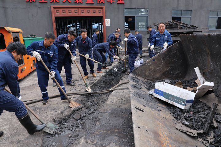 富源团结煤业有限公司党支部开展雨季“三防”主题党日活动 筑牢矿区清静防地