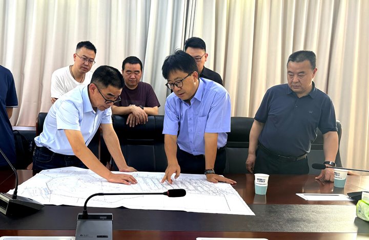 集团党委委员、副总司理施从伟到镇雄煤业长岭煤矿调研